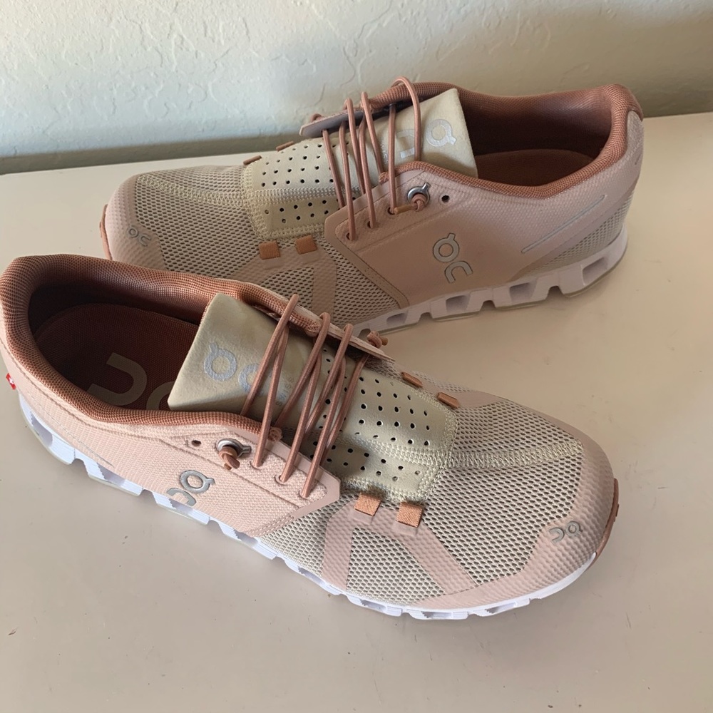 NEW On cloud dip sneakers - size 8